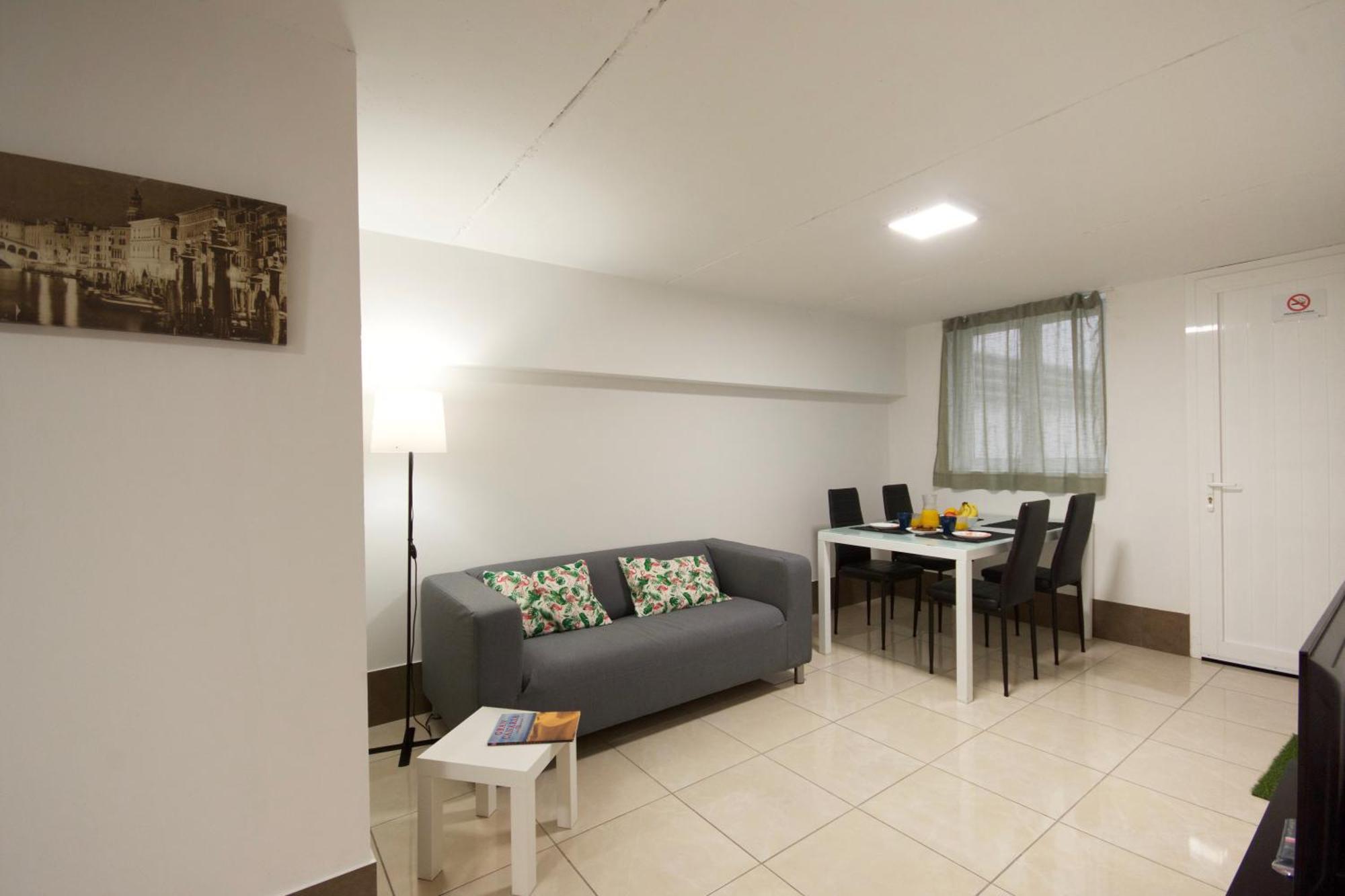 Apartamentos A 10 Minutos Del Aeropuerto Carrizal ภายนอก รูปภาพ